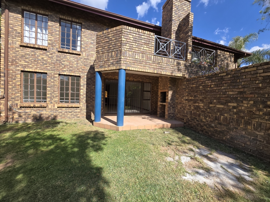To Let 2 Bedroom Property for Rent in North Riding Gauteng