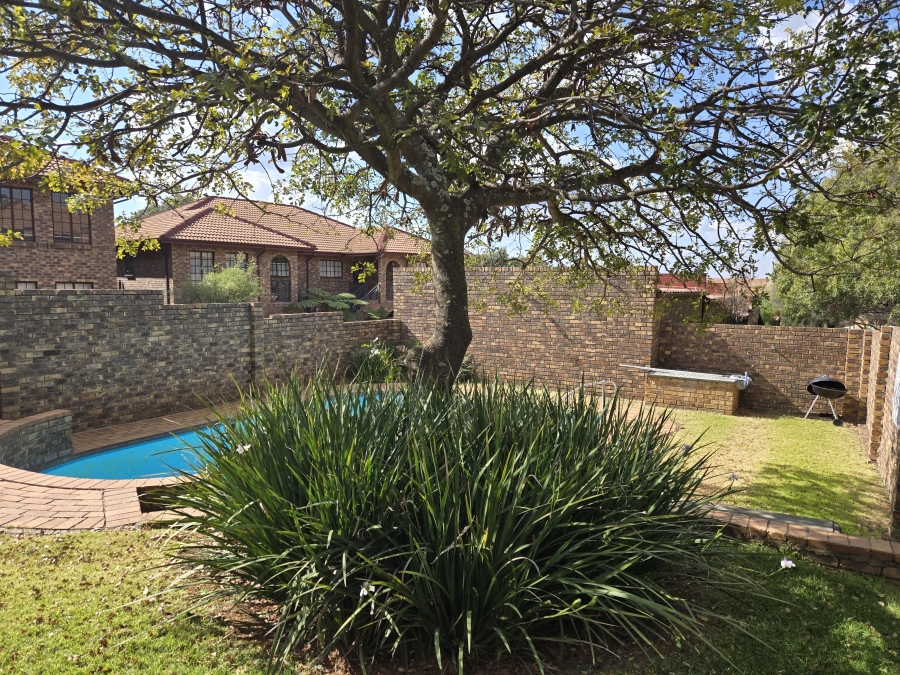 To Let 2 Bedroom Property for Rent in North Riding Gauteng