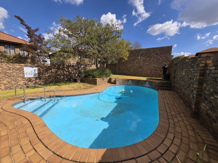 To Let 2 Bedroom Property for Rent in North Riding Gauteng