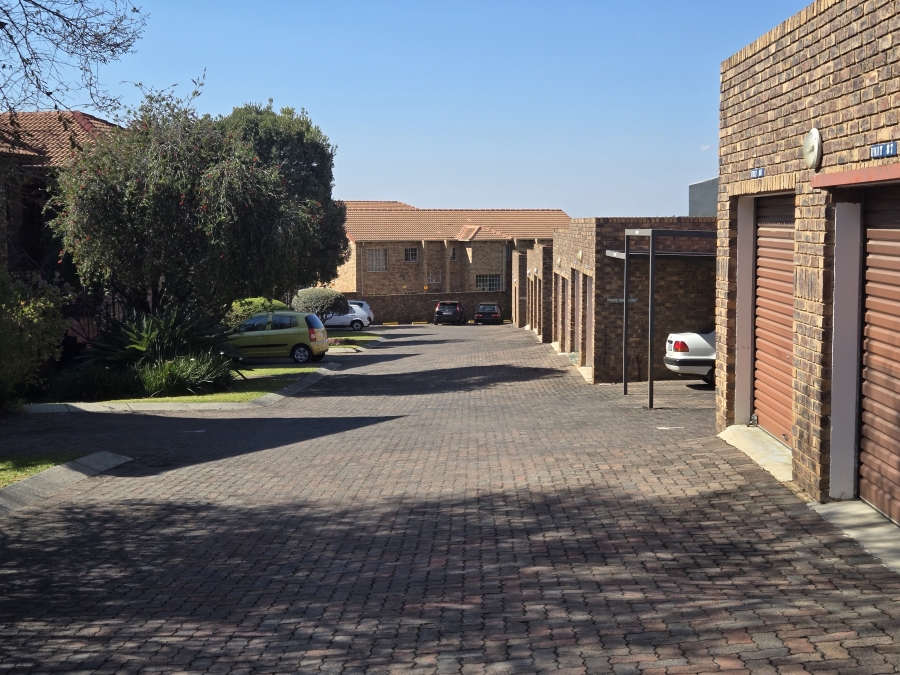 To Let 2 Bedroom Property for Rent in North Riding Gauteng