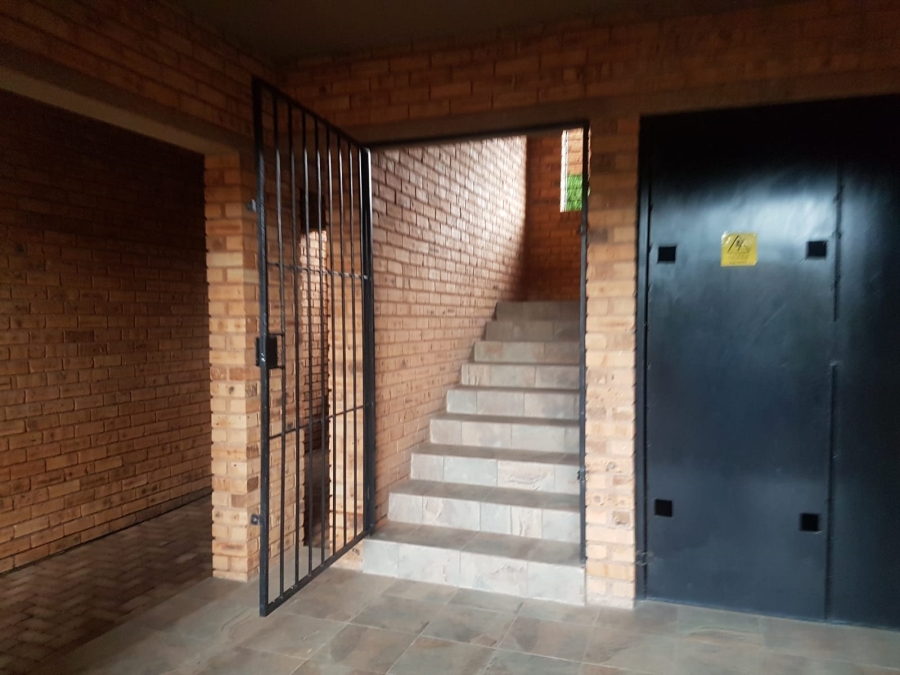 To Let 2 Bedroom Property for Rent in Oakdene Gauteng