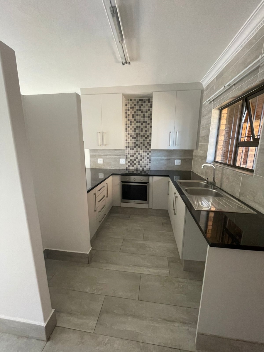 To Let 2 Bedroom Property for Rent in Oakdene Gauteng
