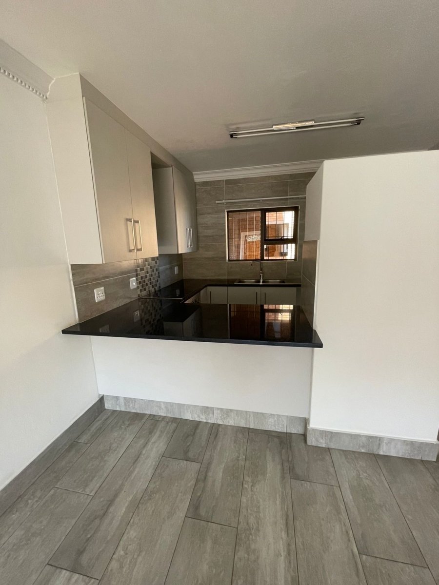 To Let 2 Bedroom Property for Rent in Oakdene Gauteng