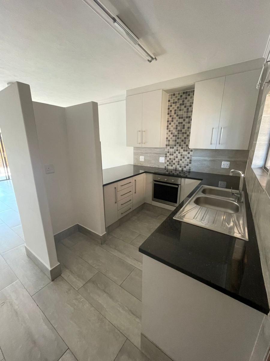 To Let 2 Bedroom Property for Rent in Oakdene Gauteng