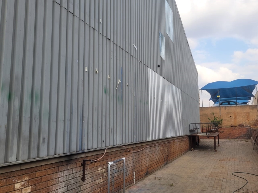 Commercial Property for Sale in Clayville Industria Gauteng