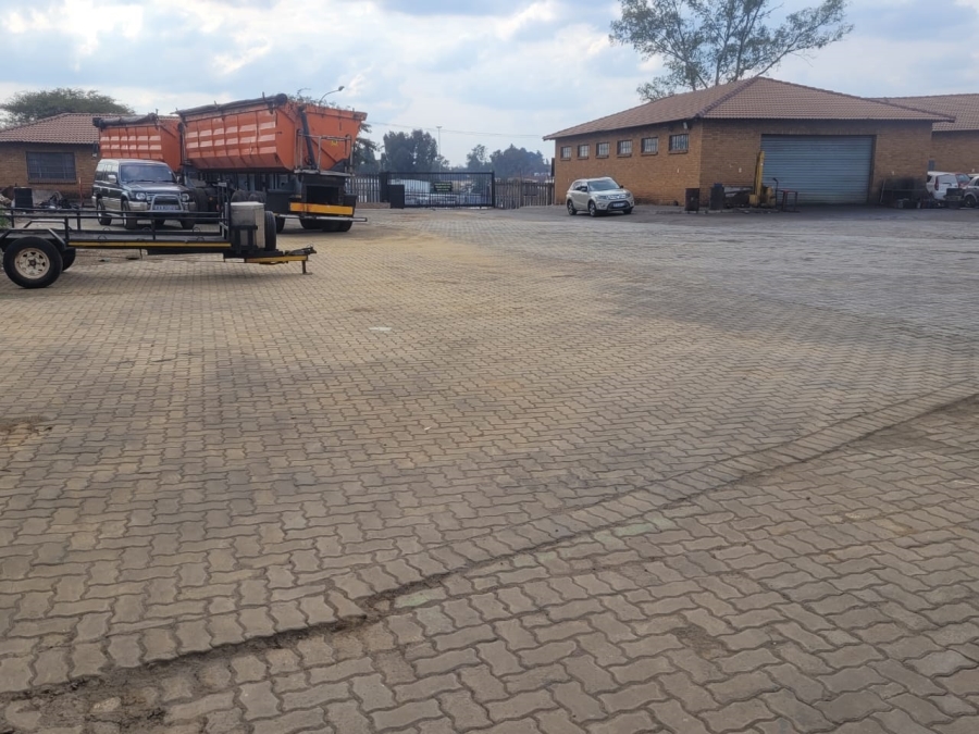 Commercial Property for Sale in Clayville Industria Gauteng