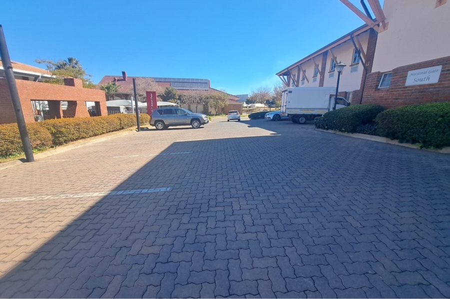 To Let commercial Property for Rent in Randjespark Gauteng