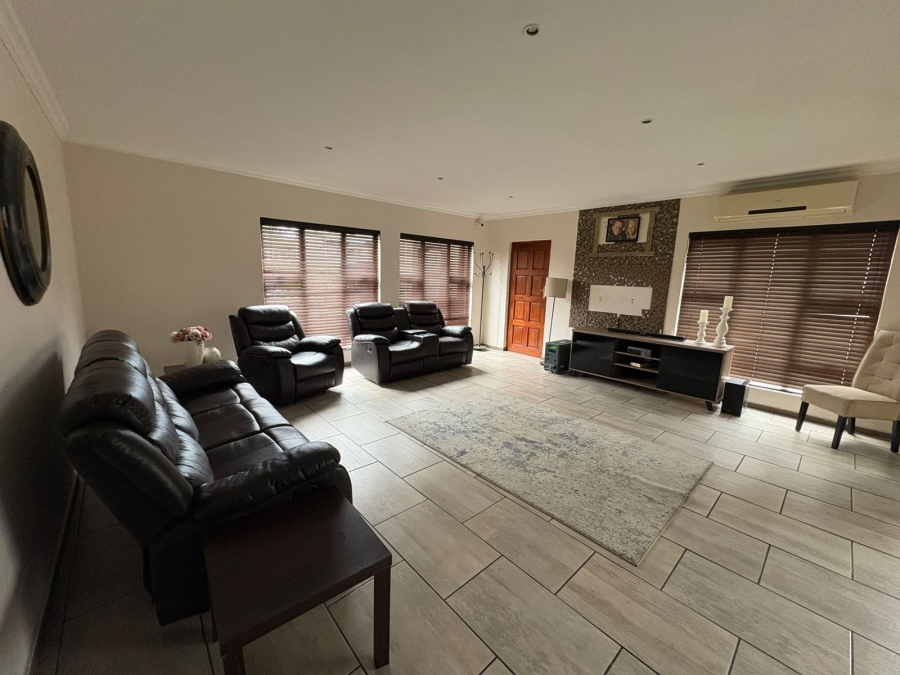 4 Bedroom Property for Sale in Sonneveld Gauteng