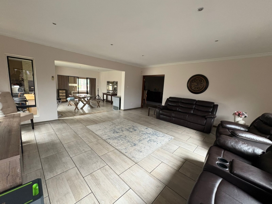 4 Bedroom Property for Sale in Sonneveld Gauteng