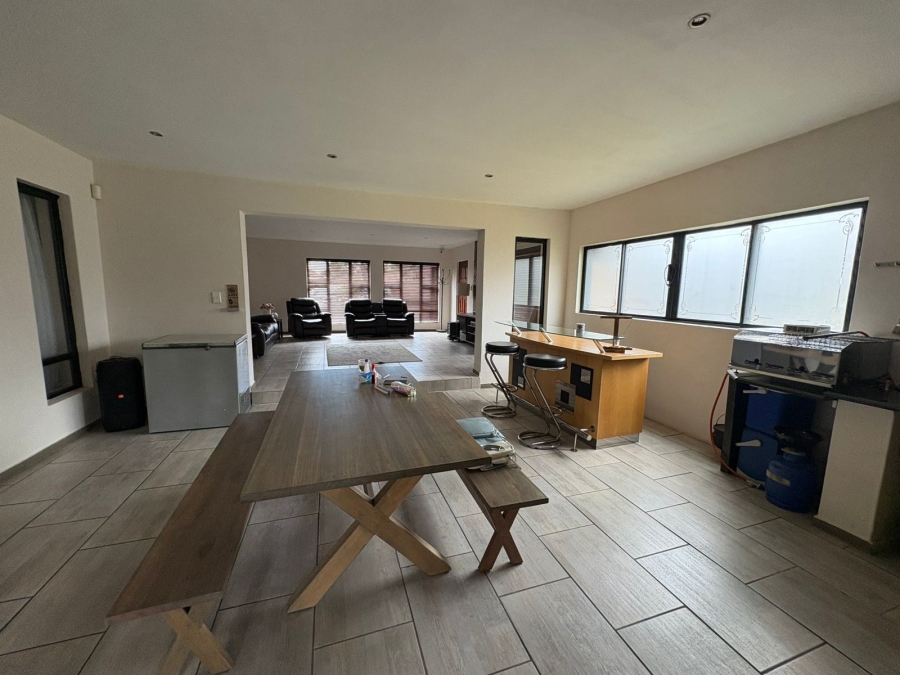 4 Bedroom Property for Sale in Sonneveld Gauteng