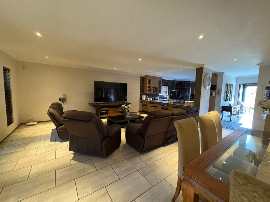 4 Bedroom Property for Sale in Sonneveld Gauteng