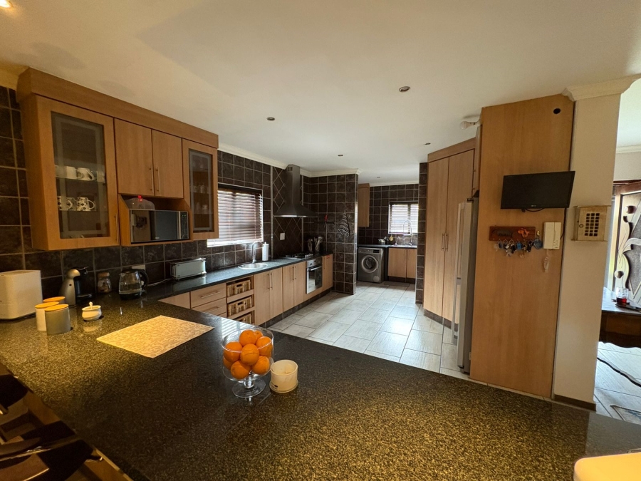 4 Bedroom Property for Sale in Sonneveld Gauteng