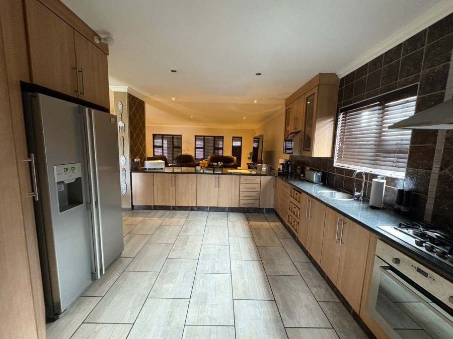 4 Bedroom Property for Sale in Sonneveld Gauteng