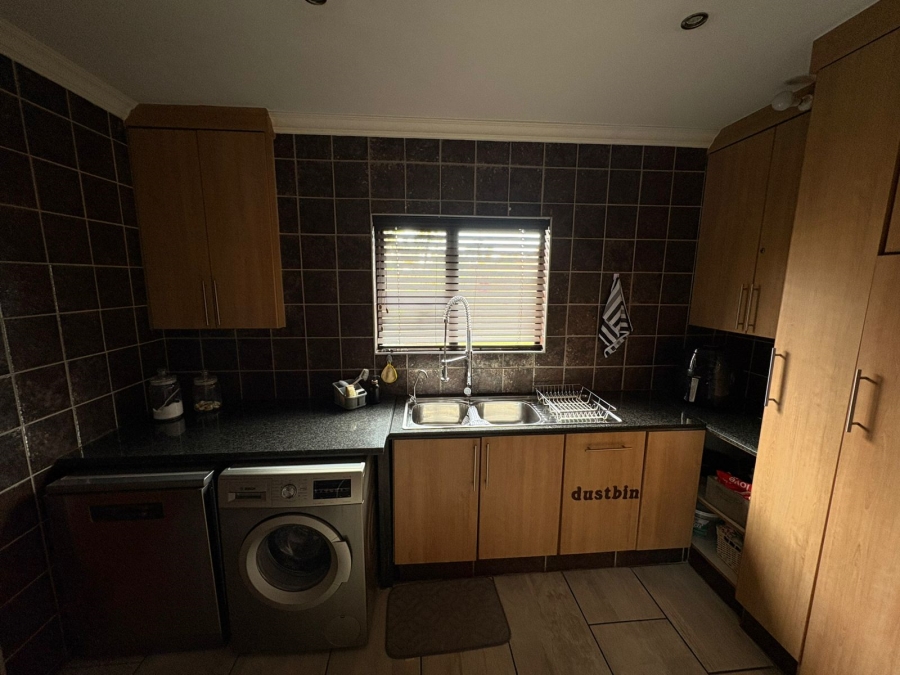4 Bedroom Property for Sale in Sonneveld Gauteng