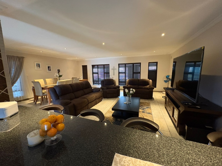 4 Bedroom Property for Sale in Sonneveld Gauteng