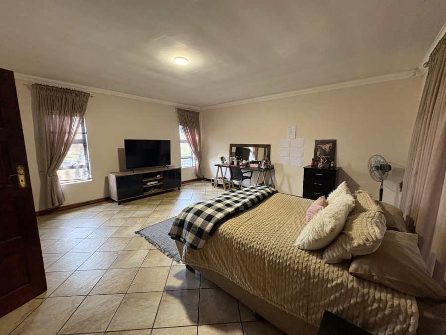 4 Bedroom Property for Sale in Sonneveld Gauteng