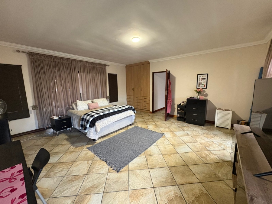 4 Bedroom Property for Sale in Sonneveld Gauteng