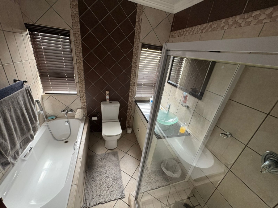 4 Bedroom Property for Sale in Sonneveld Gauteng