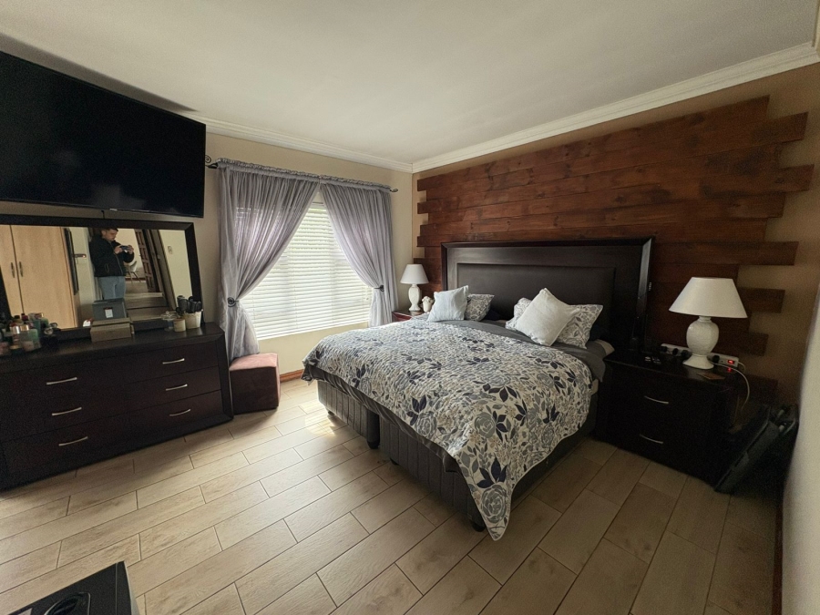 4 Bedroom Property for Sale in Sonneveld Gauteng