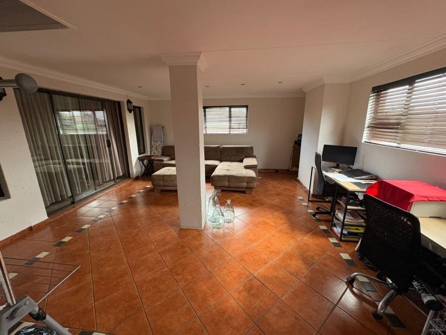 4 Bedroom Property for Sale in Sonneveld Gauteng
