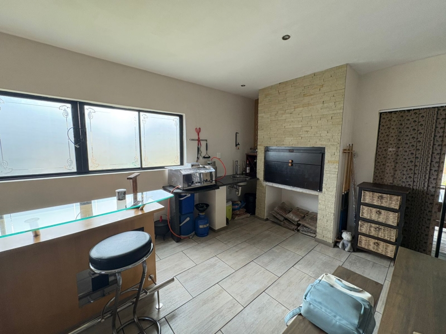 4 Bedroom Property for Sale in Sonneveld Gauteng