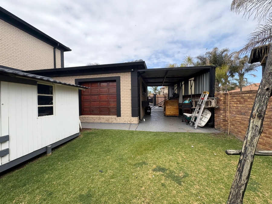 4 Bedroom Property for Sale in Sonneveld Gauteng