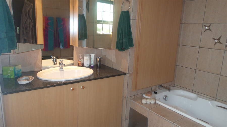 To Let 3 Bedroom Property for Rent in Waterkloof Ridge Gauteng