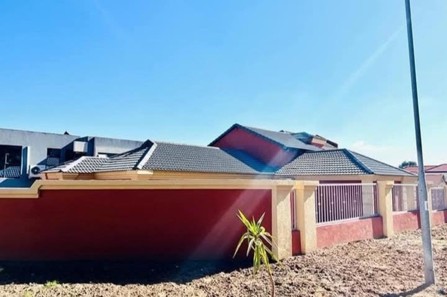 5 Bedroom Property for Sale in Ormonde Gauteng