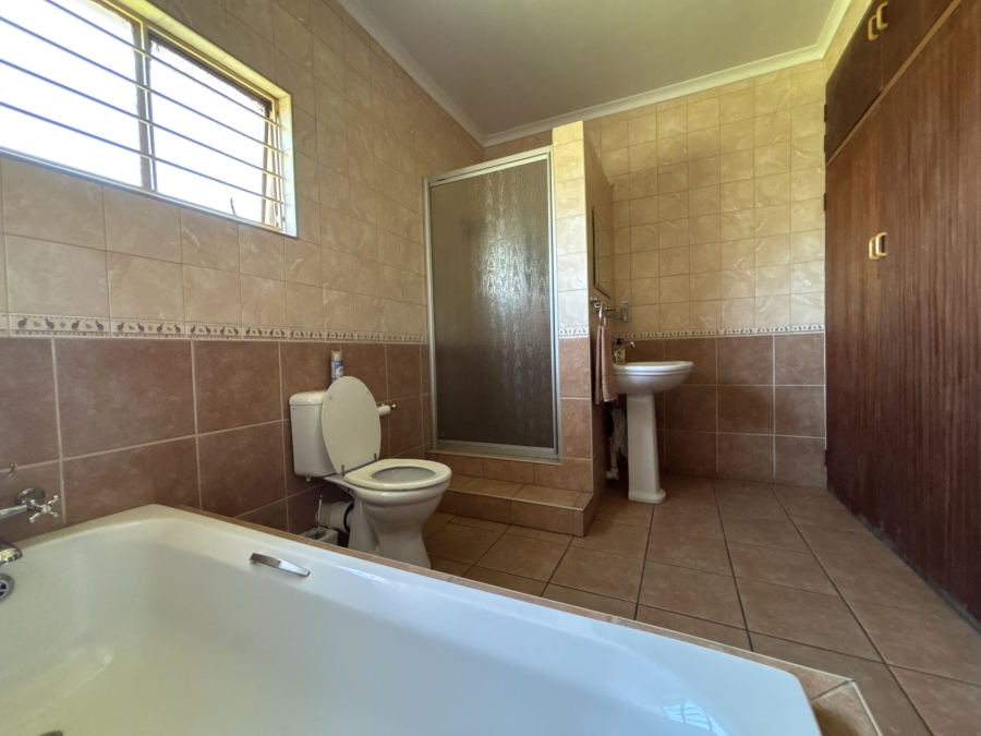 5 Bedroom Property for Sale in Rynfield Gauteng