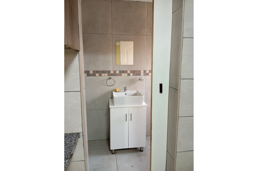 To Let 1 Bedroom Property for Rent in Etwatwa Gauteng