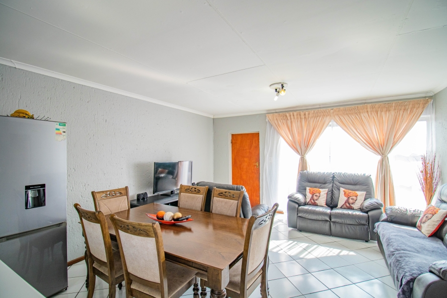2 Bedroom Property for Sale in Vorna Valley Gauteng