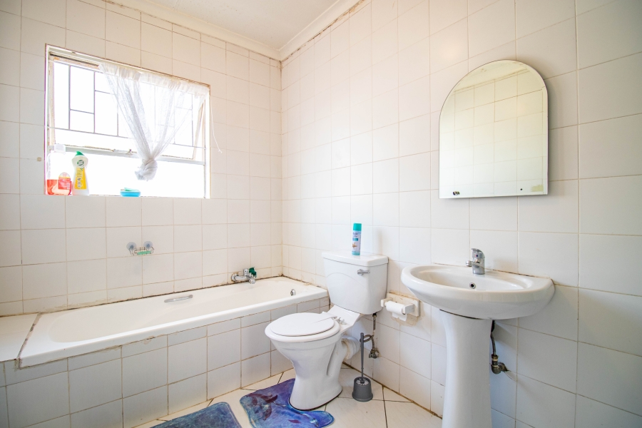 2 Bedroom Property for Sale in Vorna Valley Gauteng