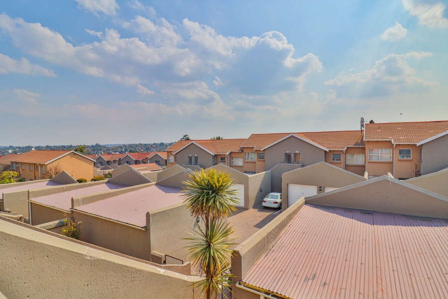 2 Bedroom Property for Sale in Vorna Valley Gauteng