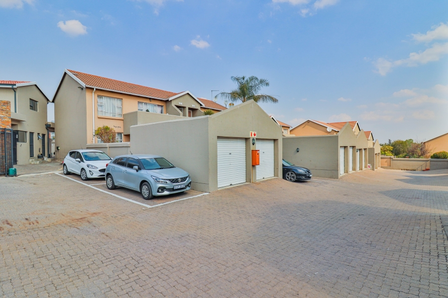 2 Bedroom Property for Sale in Vorna Valley Gauteng