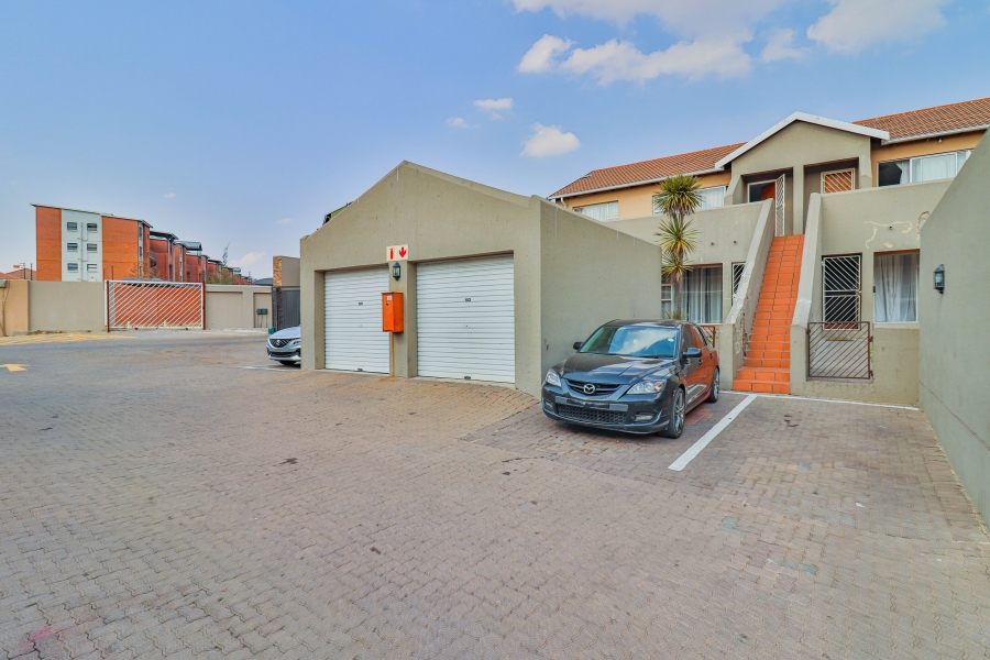 2 Bedroom Property for Sale in Vorna Valley Gauteng