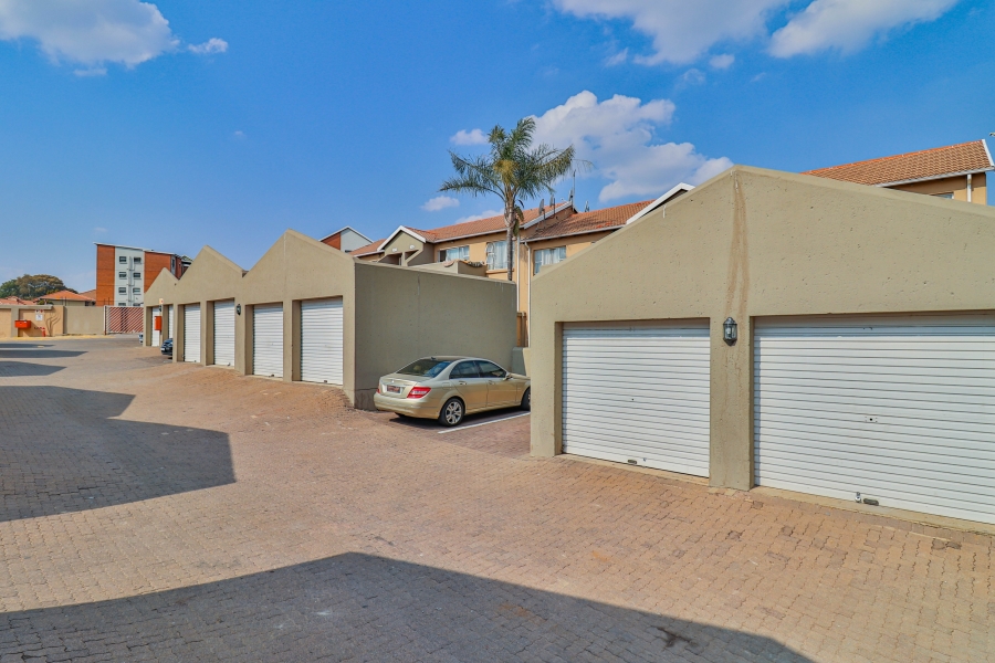 2 Bedroom Property for Sale in Vorna Valley Gauteng