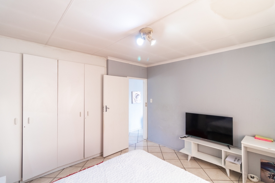 2 Bedroom Property for Sale in Vorna Valley Gauteng