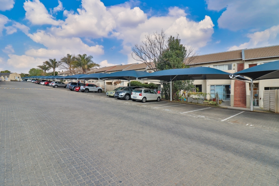 2 Bedroom Property for Sale in Vorna Valley Gauteng