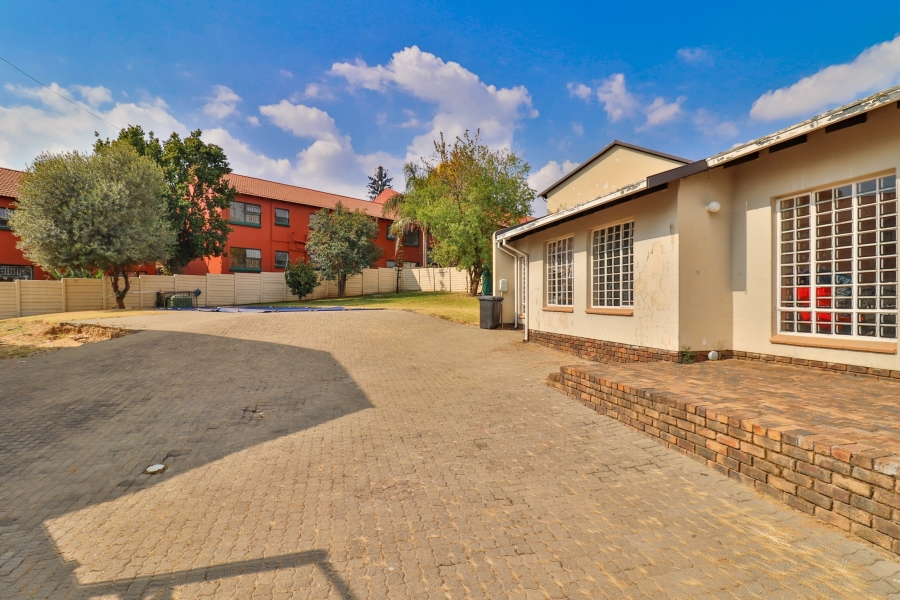 2 Bedroom Property for Sale in Vorna Valley Gauteng