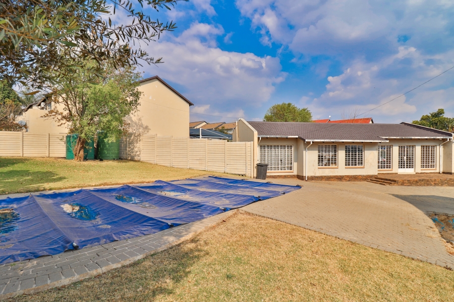 2 Bedroom Property for Sale in Vorna Valley Gauteng