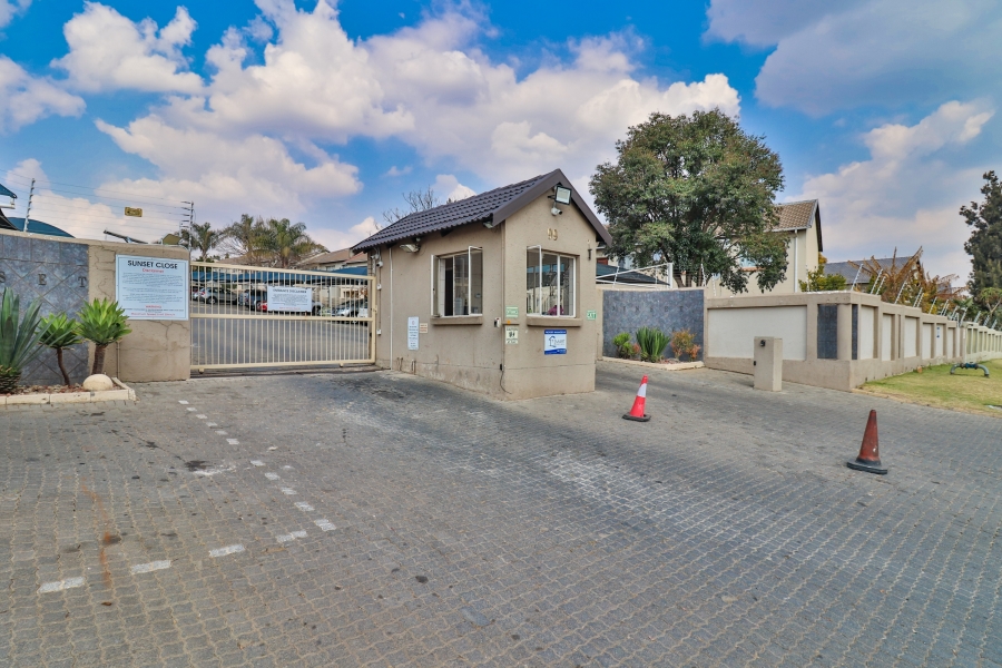 2 Bedroom Property for Sale in Vorna Valley Gauteng