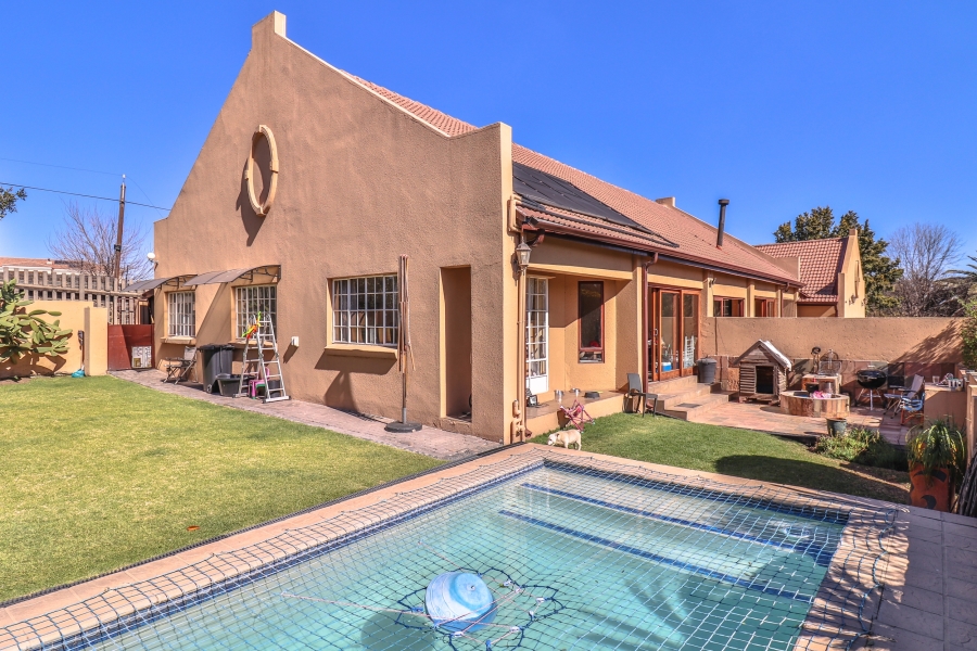 5 Bedroom Property for Sale in Randjesfontein A H Gauteng