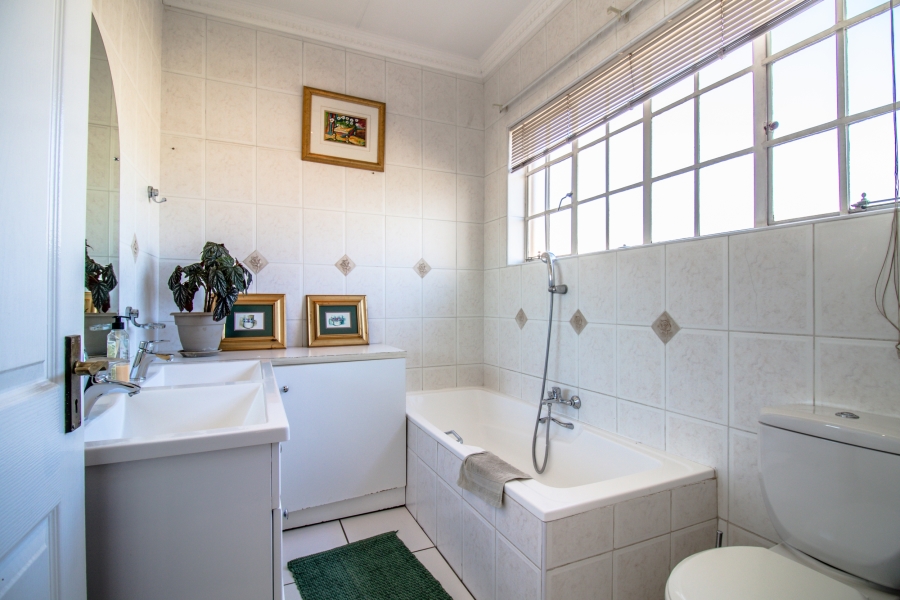 5 Bedroom Property for Sale in Randjesfontein A H Gauteng