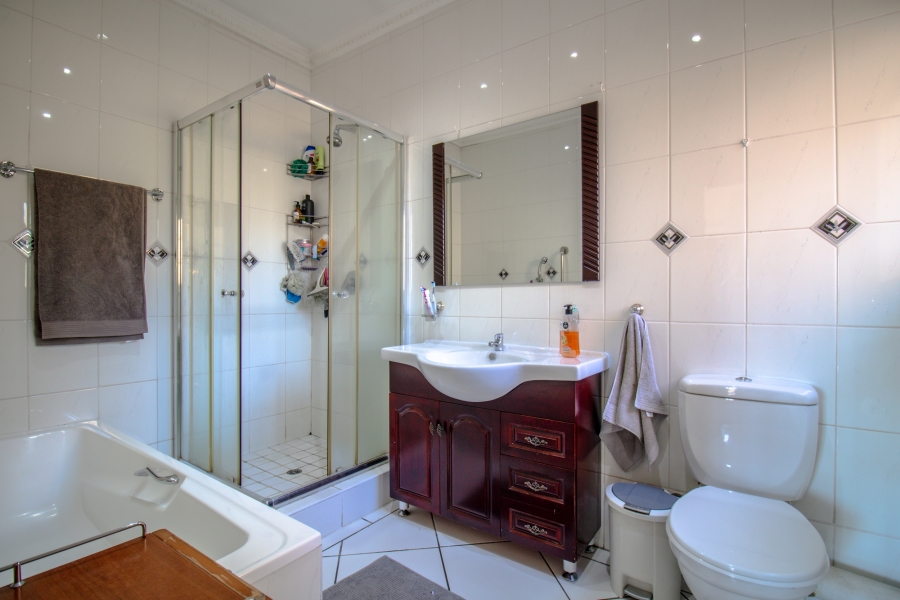 5 Bedroom Property for Sale in Randjesfontein A H Gauteng