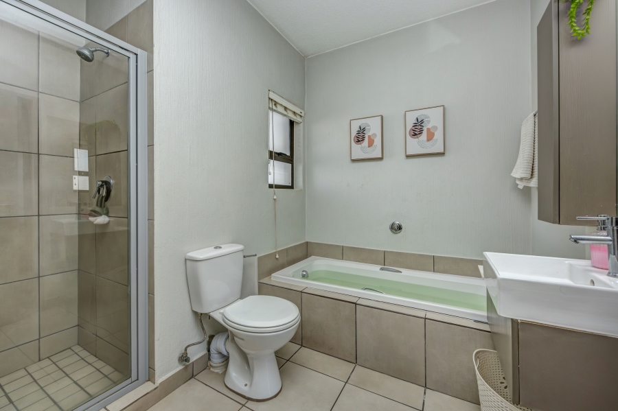 1 Bedroom Property for Sale in Broadacres Gauteng