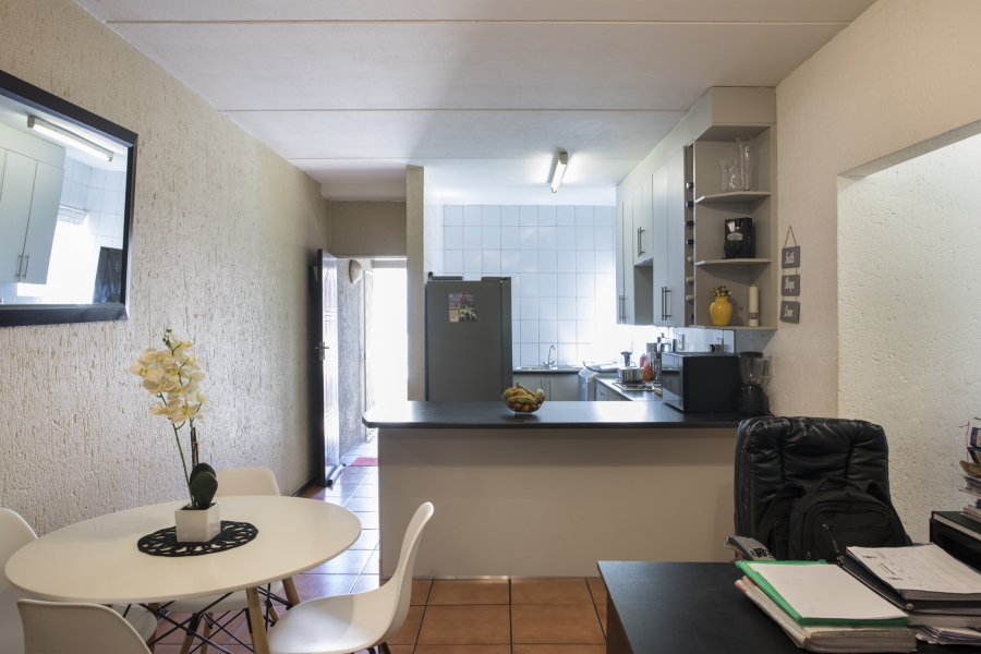 2 Bedroom Property for Sale in Vorna Valley Gauteng