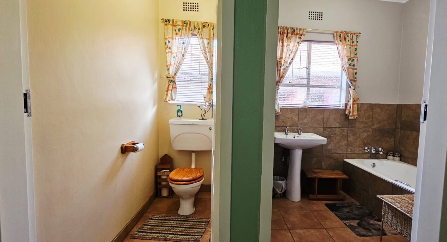 5 Bedroom Property for Sale in Wierda Park Gauteng