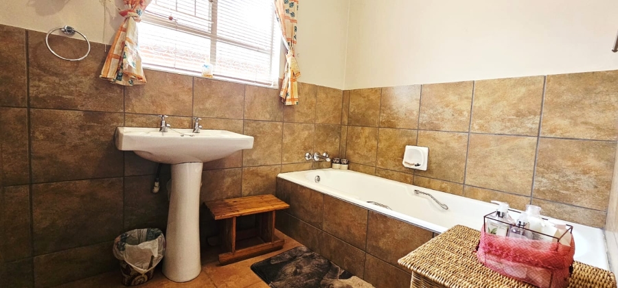 5 Bedroom Property for Sale in Wierda Park Gauteng