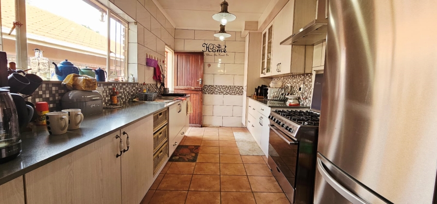 5 Bedroom Property for Sale in Wierda Park Gauteng