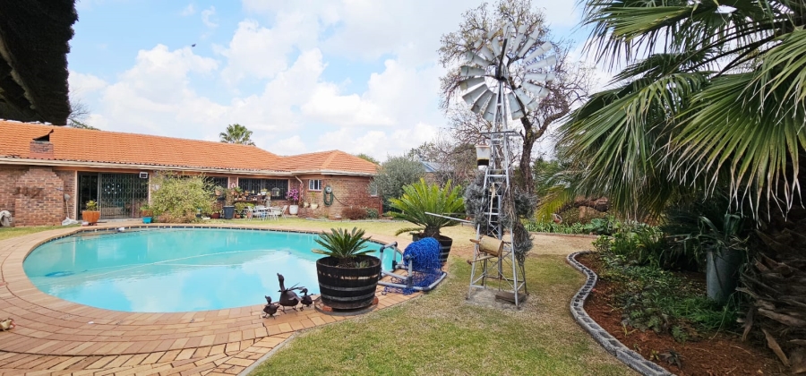 5 Bedroom Property for Sale in Wierda Park Gauteng